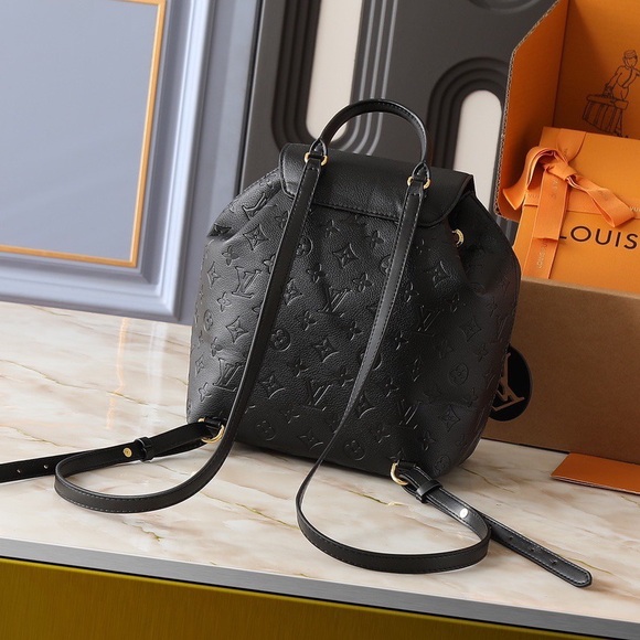 Chic Black Designer Backpack - Picture 3 of 9